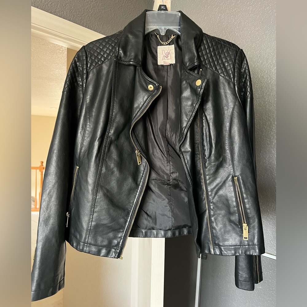 Size medium Roz&Ali black faux leather jacket
